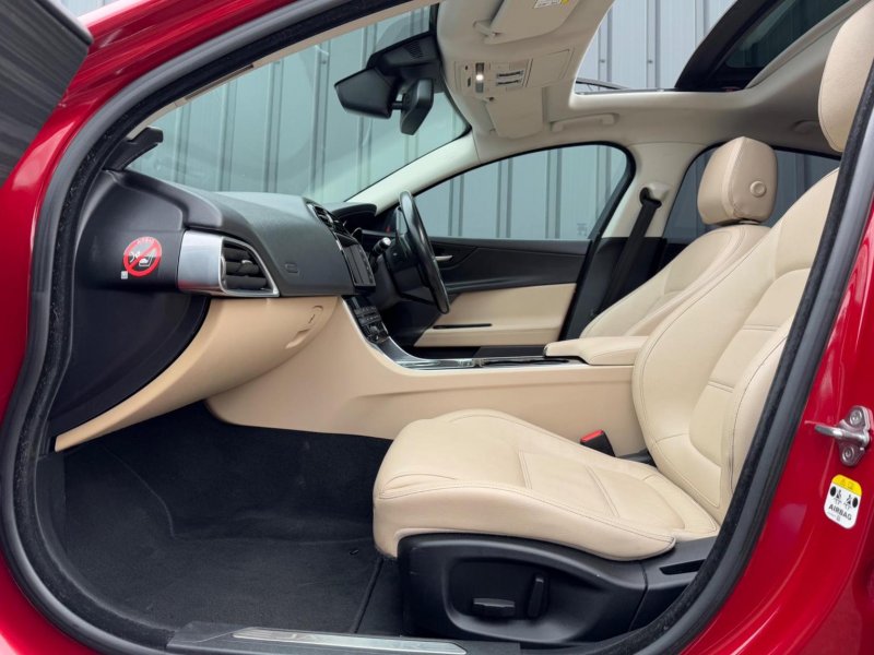 JAGUAR XE