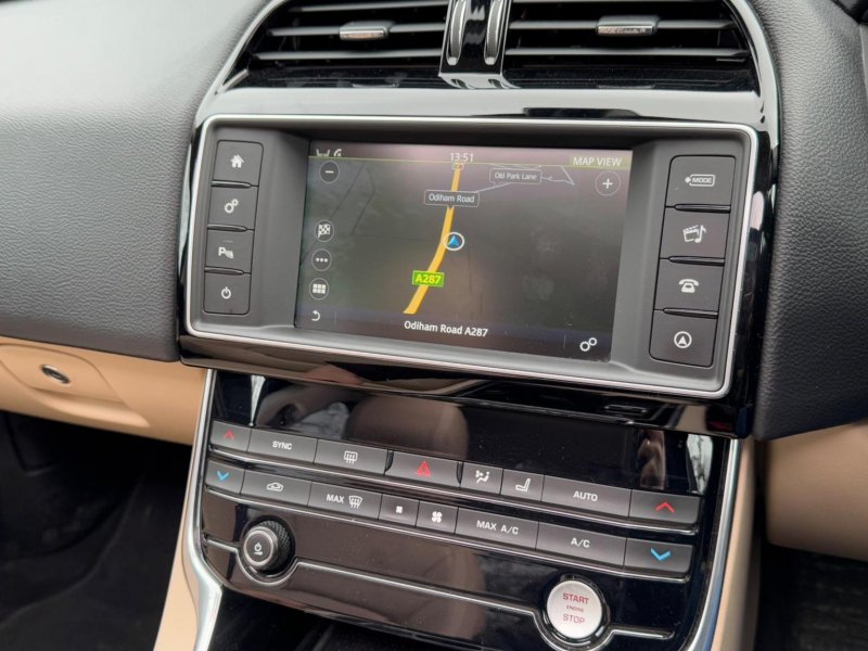 JAGUAR XE