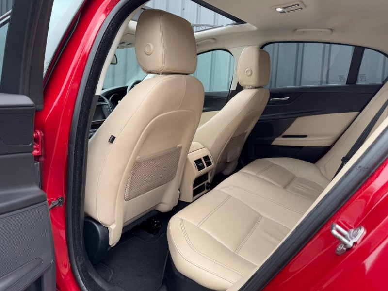 JAGUAR XE