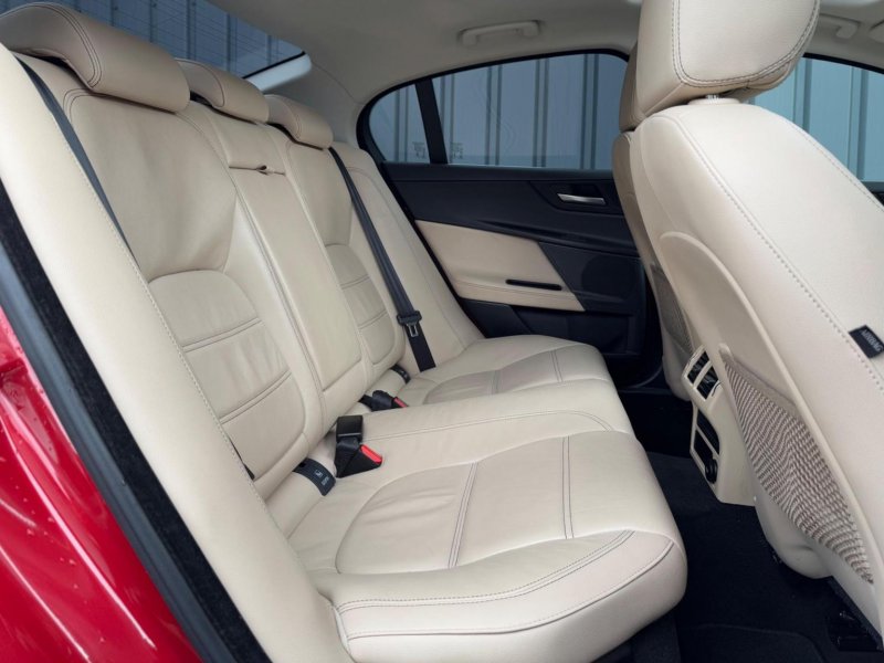 JAGUAR XE