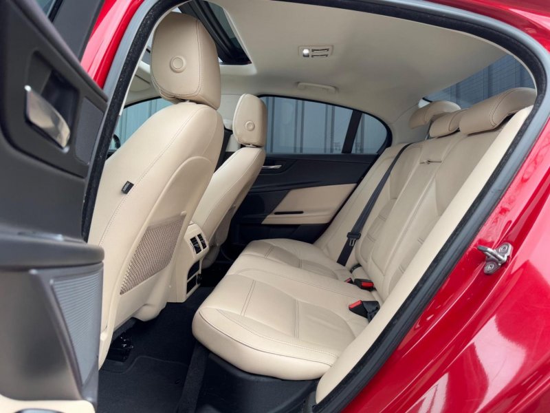JAGUAR XE