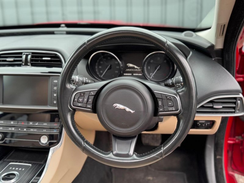 JAGUAR XE