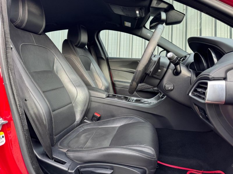 JAGUAR XE