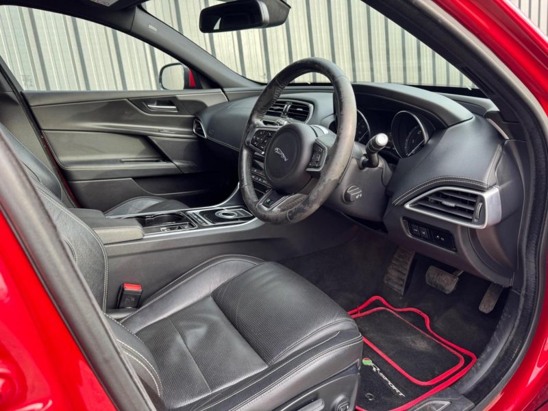 JAGUAR XE