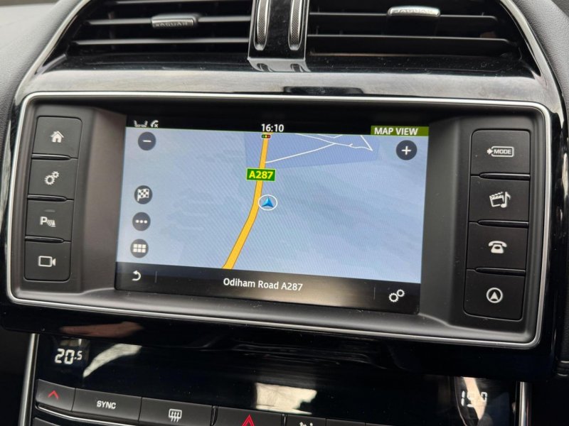 JAGUAR XE