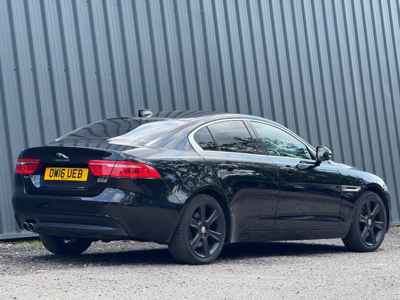 JAGUAR XE