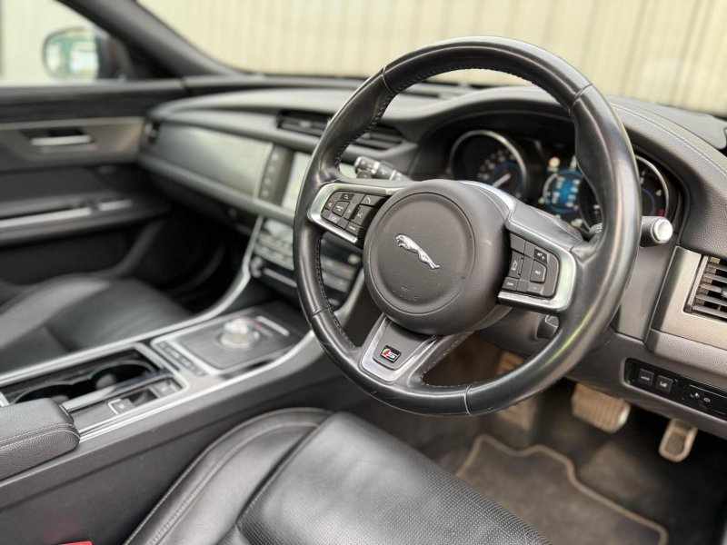 JAGUAR XF