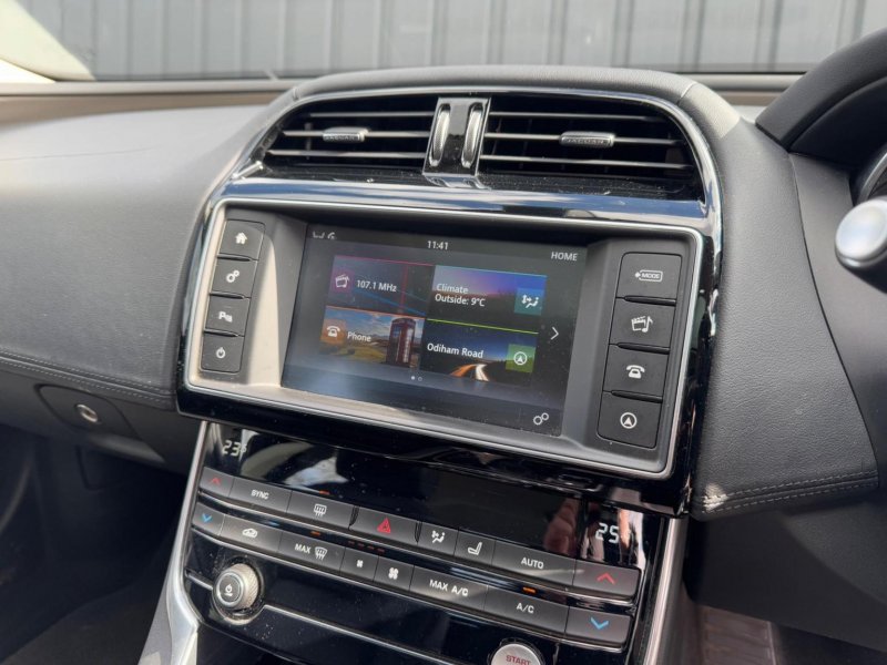 JAGUAR XE