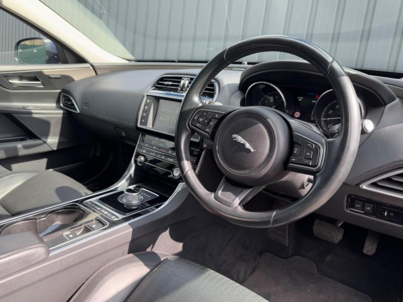 JAGUAR XE