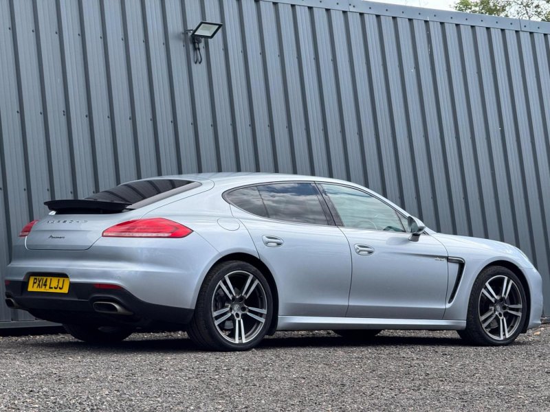 PORSCHE PANAMERA
