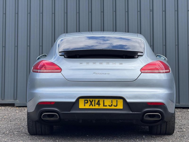 PORSCHE PANAMERA