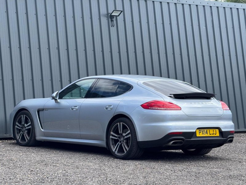 PORSCHE PANAMERA