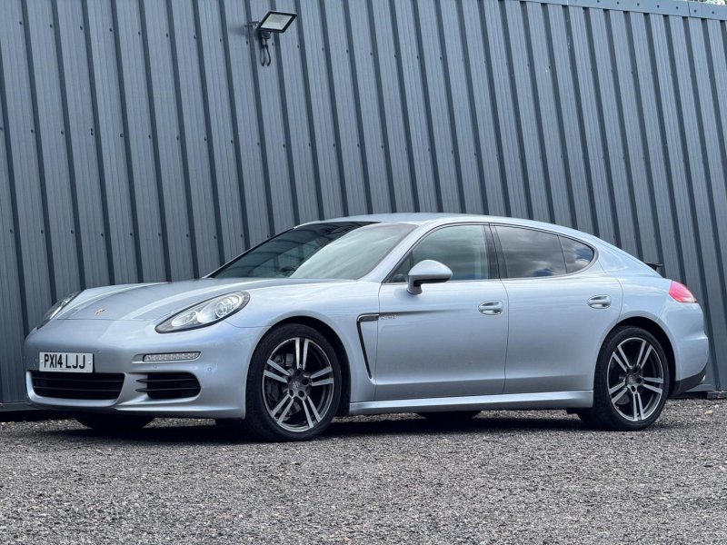 PORSCHE PANAMERA