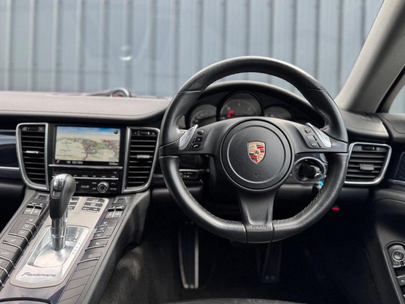 PORSCHE PANAMERA