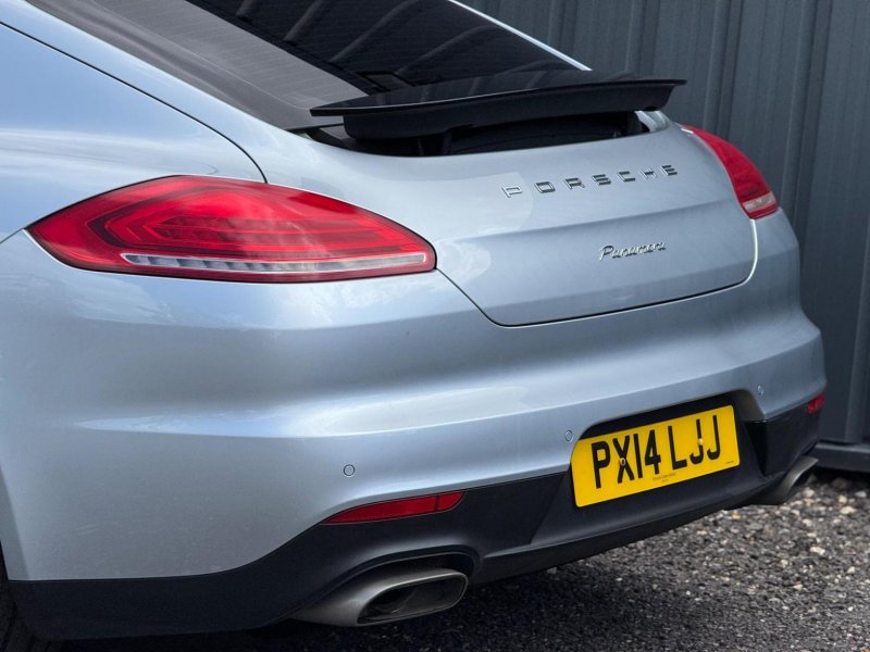 PORSCHE PANAMERA