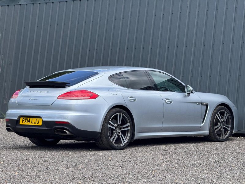 PORSCHE PANAMERA