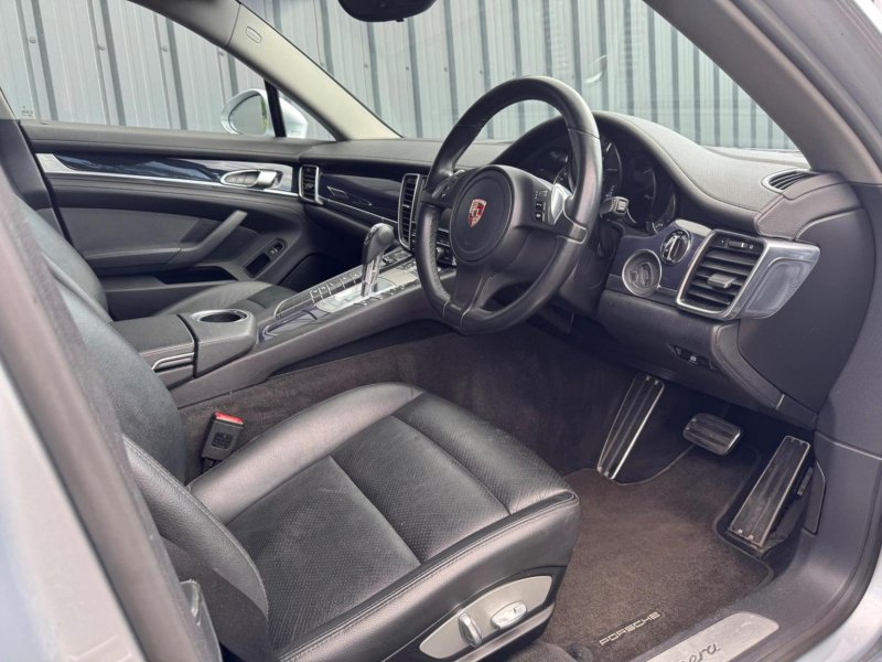 PORSCHE PANAMERA