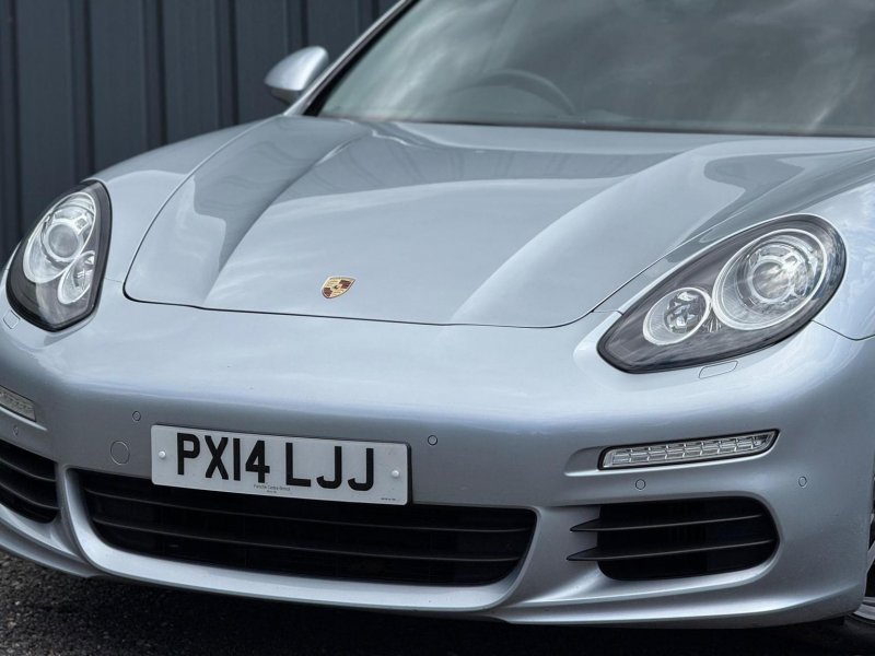 PORSCHE PANAMERA