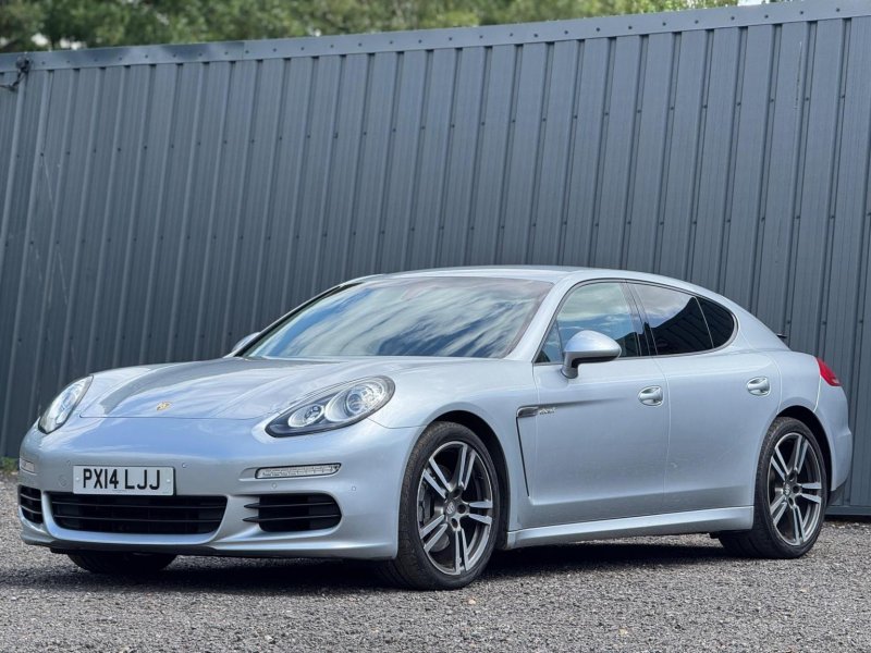 PORSCHE PANAMERA