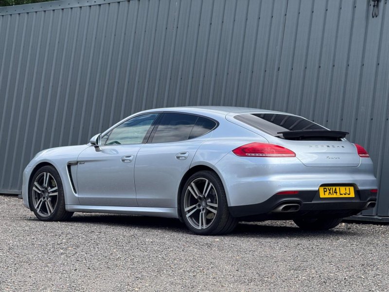 PORSCHE PANAMERA