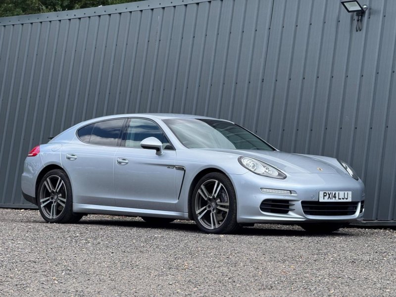 PORSCHE PANAMERA
