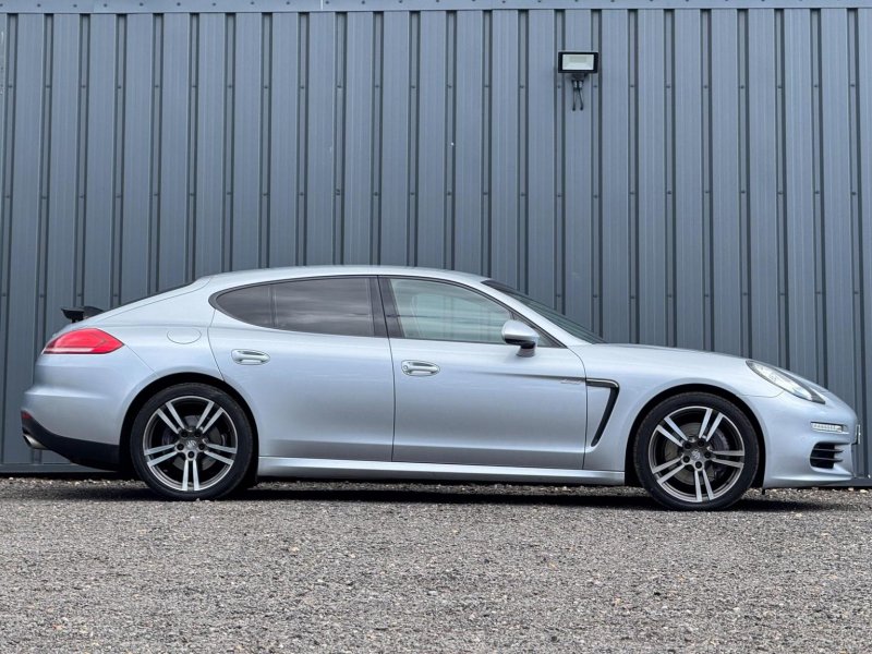 PORSCHE PANAMERA
