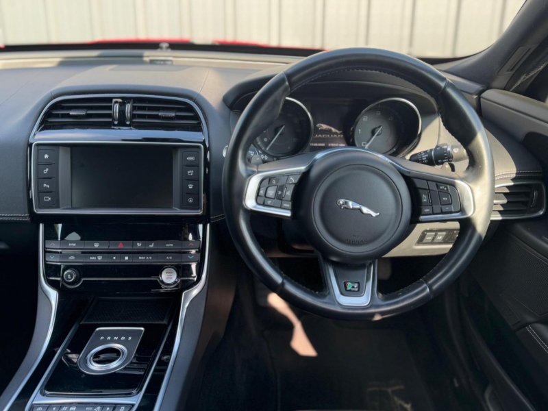 JAGUAR XE