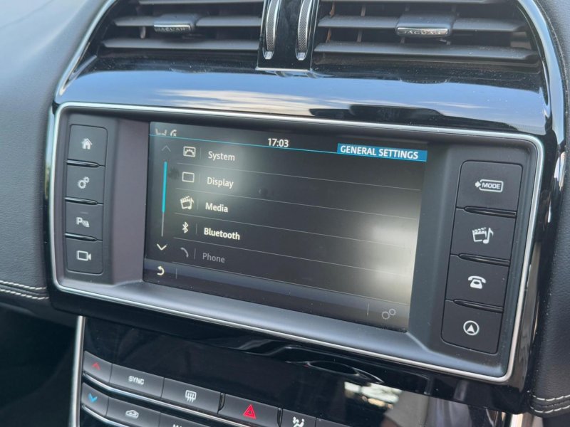 JAGUAR XE