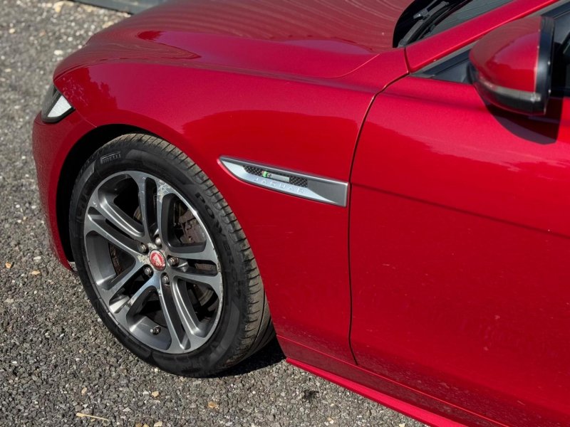 JAGUAR XE