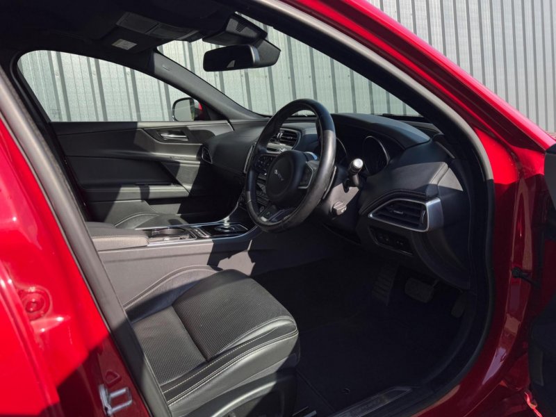 JAGUAR XE