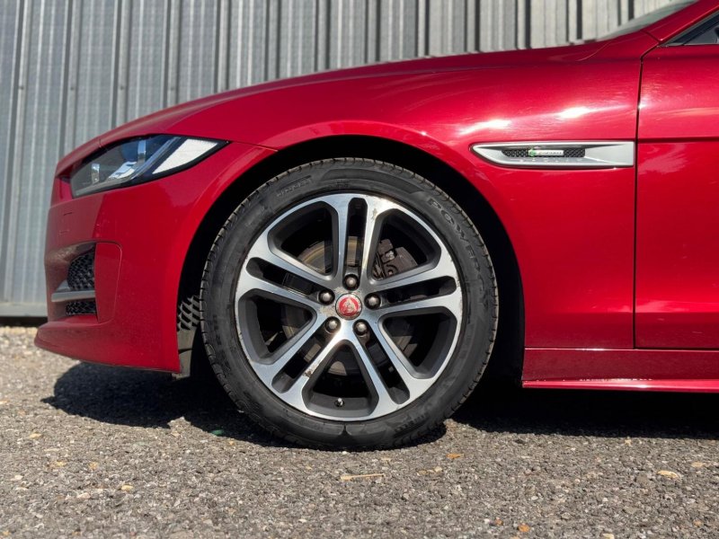 JAGUAR XE